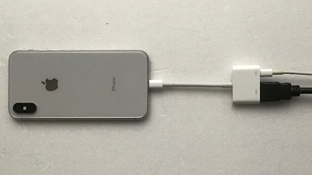 AirPlay Twitter - Connect Lightning AV adapter to iPhone